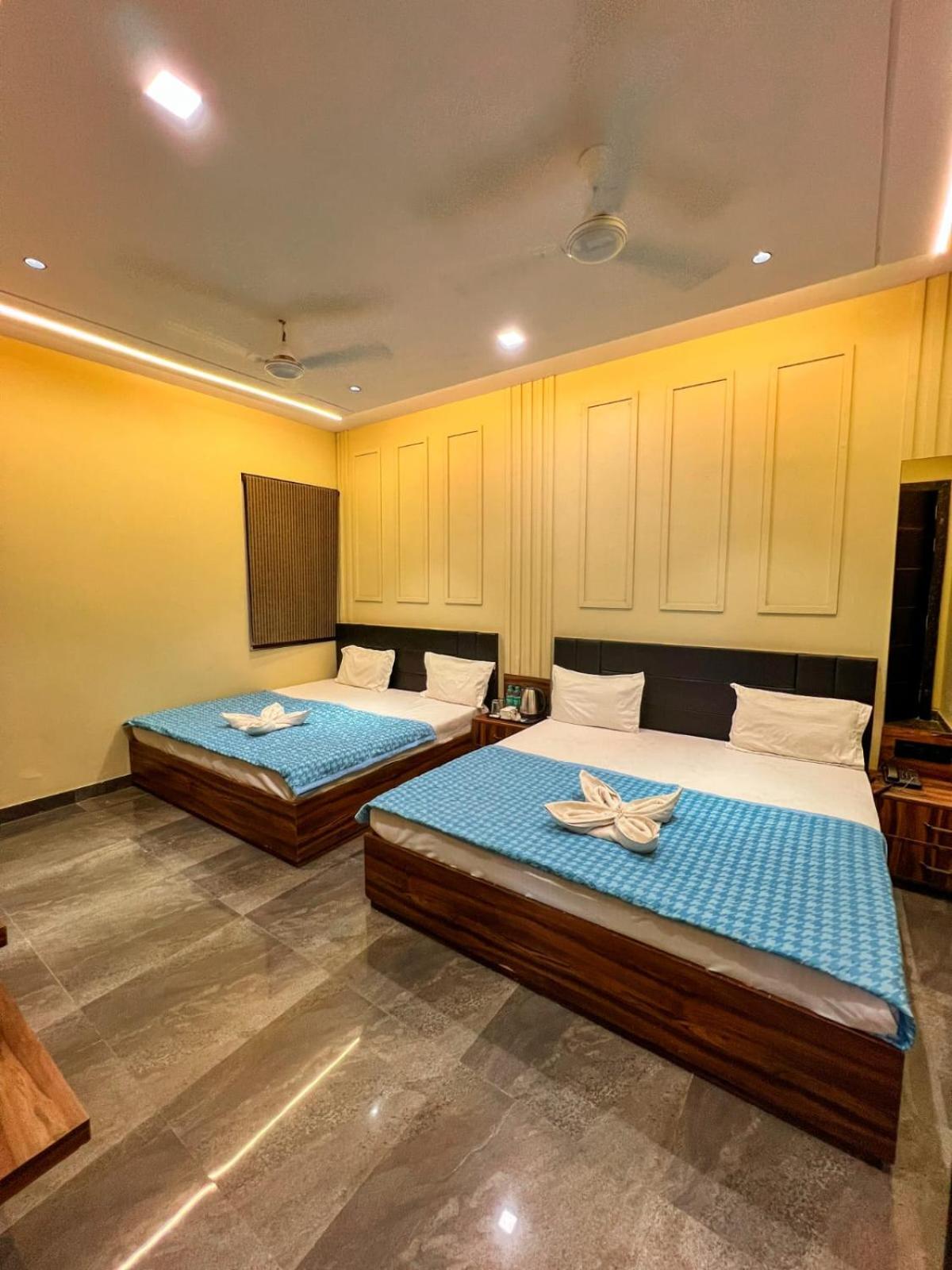 Gsm Hotel Vrindāvan Exteriör bild