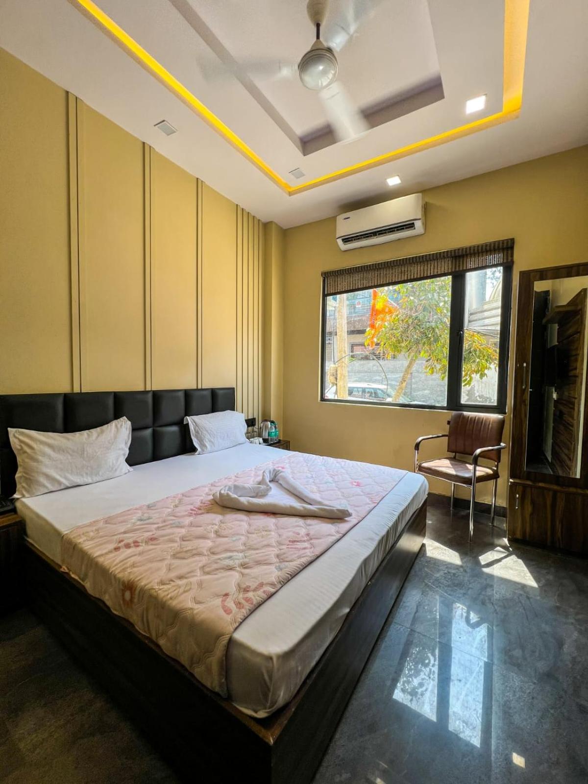 Gsm Hotel Vrindāvan Exteriör bild
