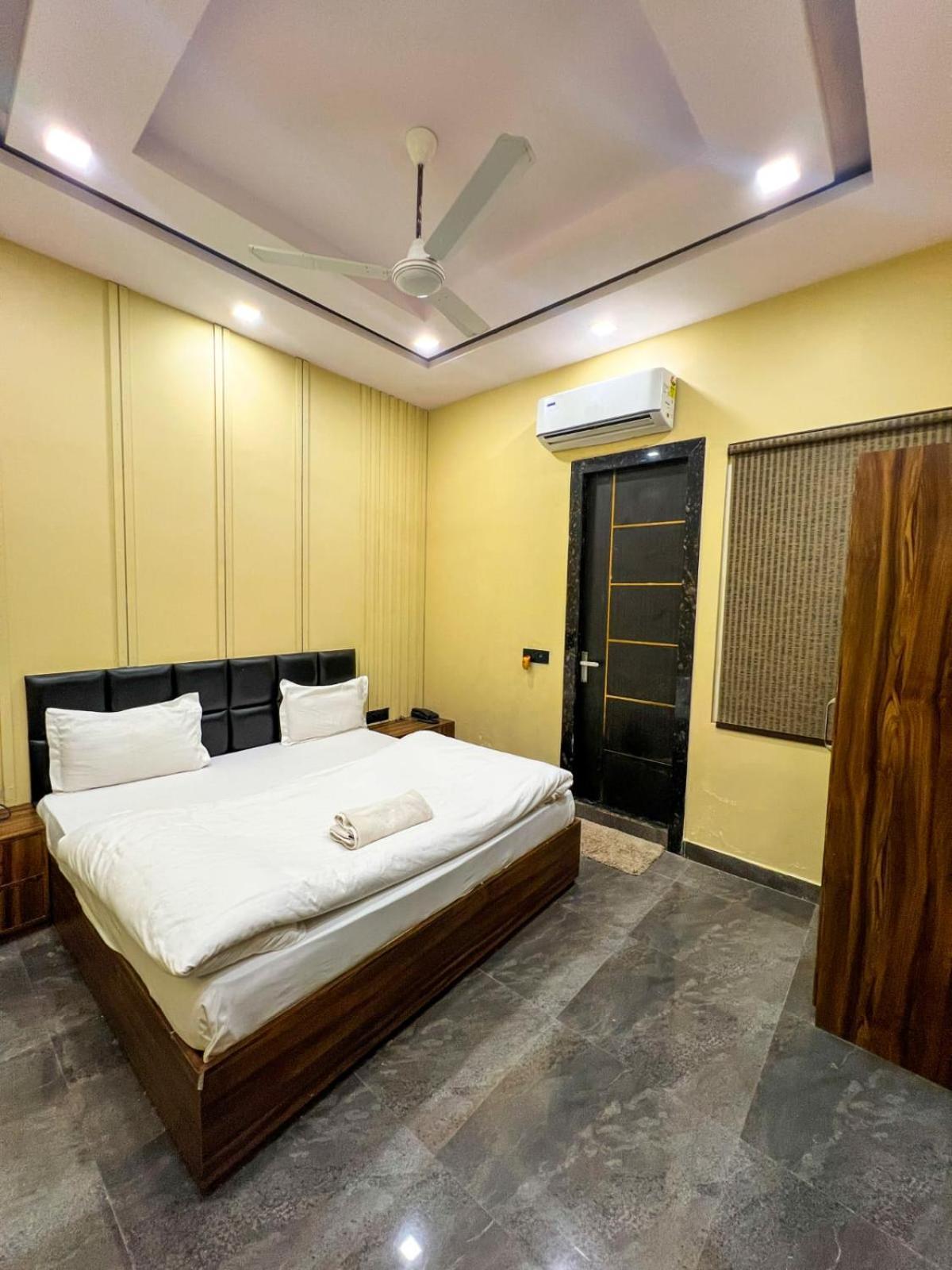 Gsm Hotel Vrindāvan Exteriör bild