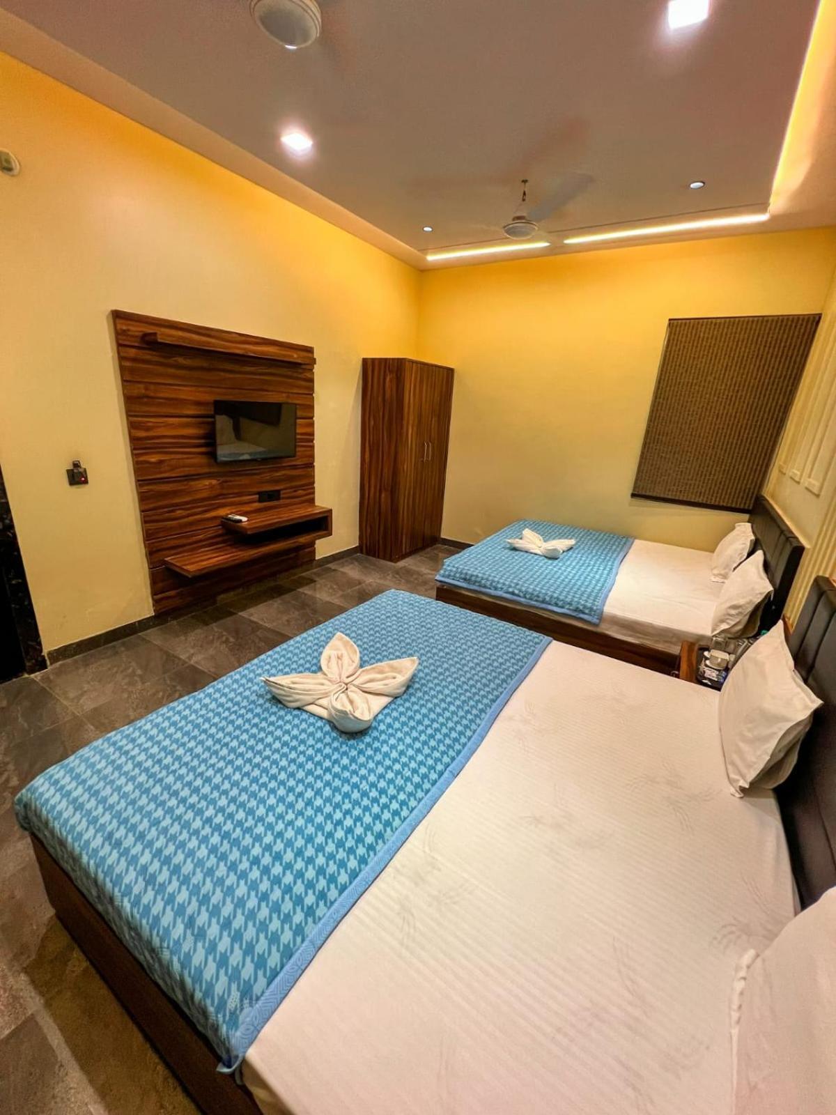 Gsm Hotel Vrindāvan Exteriör bild